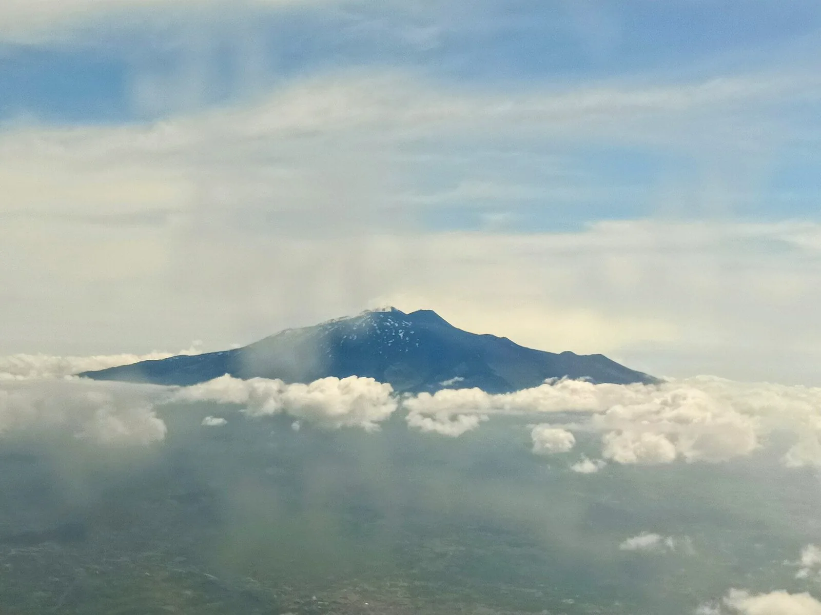 L'Etna sopra le nuvole