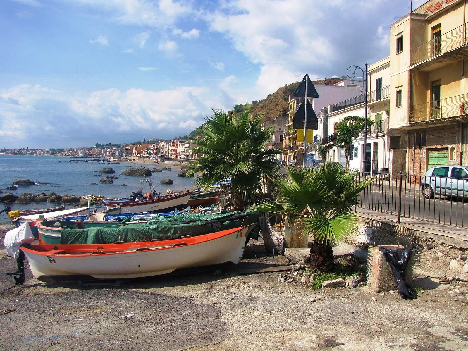 Il lungomare di Giardini Naxos